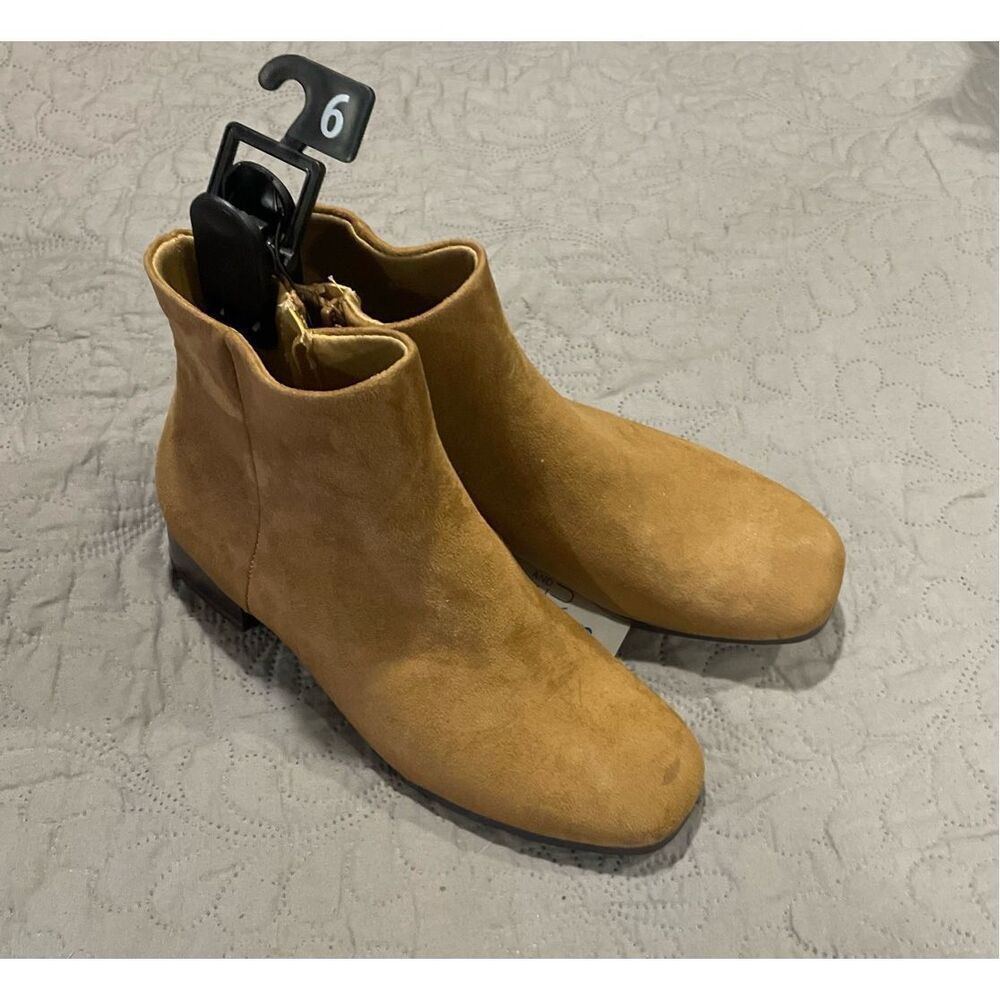 Time and Tru Tan Ankle Boots New with Flaw Women’s 6